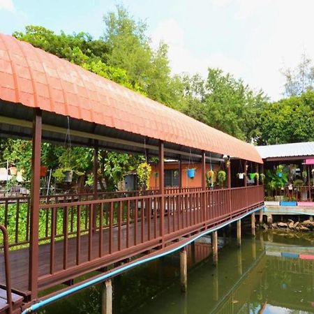 The Best Riverside Guesthouse Kanchanaburi Exterior photo