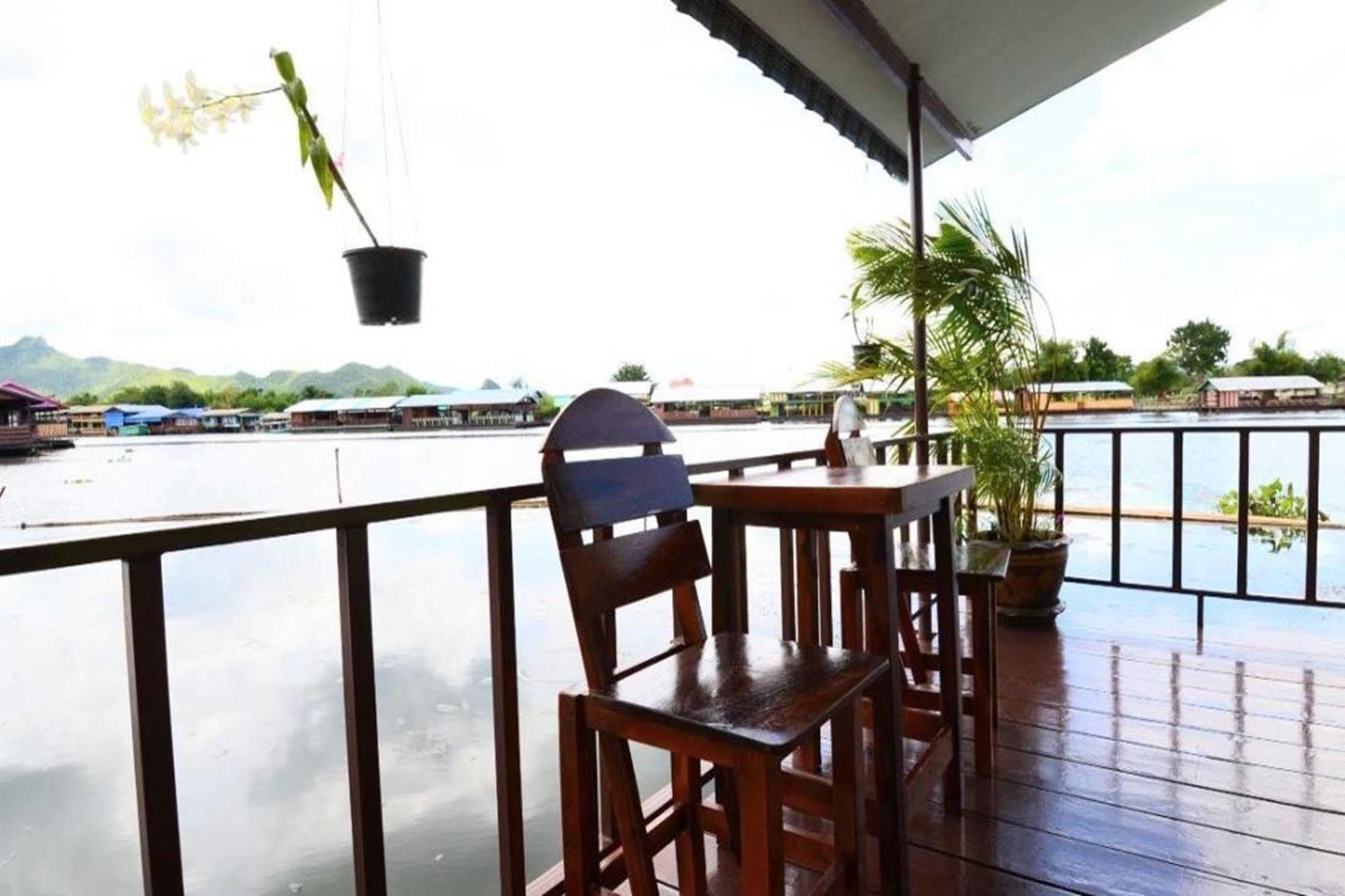 The Best Riverside Guesthouse Kanchanaburi Exterior photo