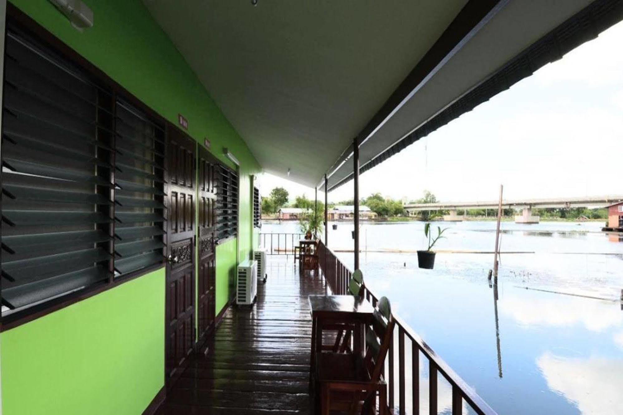 The Best Riverside Guesthouse Kanchanaburi Exterior photo